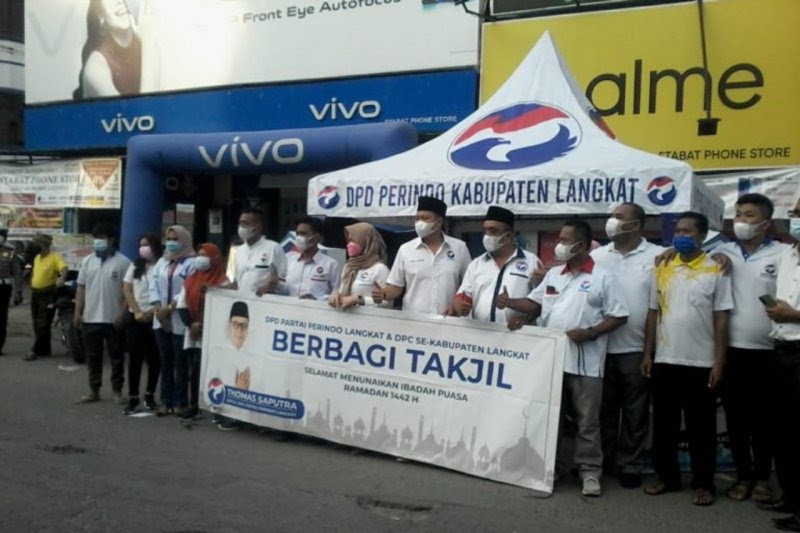 Perindo Langkat Berbagi 2.000 Takjil di Stabat
