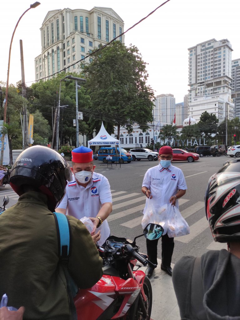 Ratusan Paket Takjil Disebar Perindo Sumut, Ini Kata Rudi Zulham