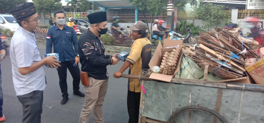 Ketua Rescue Perindo RL Turun ke Jalan, Ratusan Paket Takjil Langsung Ludes