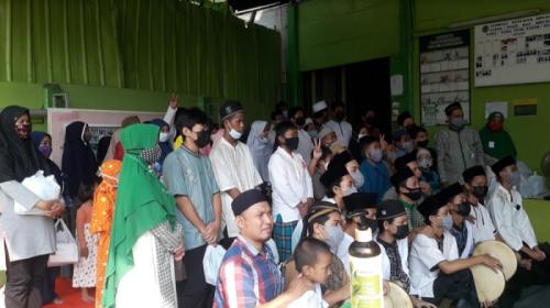Hadrah Yayasan Yatim Nurum Qulub Sambut Kegiatan Santunan Baja Perindo di Sunter