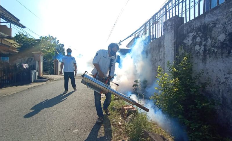 Cegah DBD, Partai Perindo Sumsel Fogging Permukiman Warga