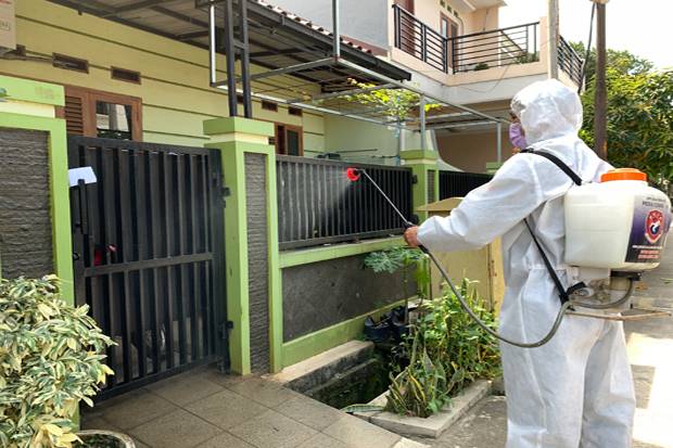 Tekan Penyebaran Covid-19, Baja Perindo Lakukan Penyemprotan Disinfektan Ratusan Rumah di Bekasi