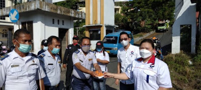 Perindo Minsel Sasar Warga Amurang Bagi-bagi Masker, Vitamin dan Hand Sanitizer