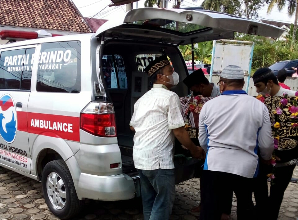 Driver & Kru Ambulans Perindo Jambi dari Sayap Partai Siaga Penuh Antar-Jemput Pasien Covid-19
