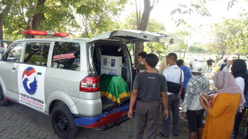 Ambulans Perindo Surabaya Siaga 24 Jam Nonstop Layani Masyarakat Terpapar Covid-19