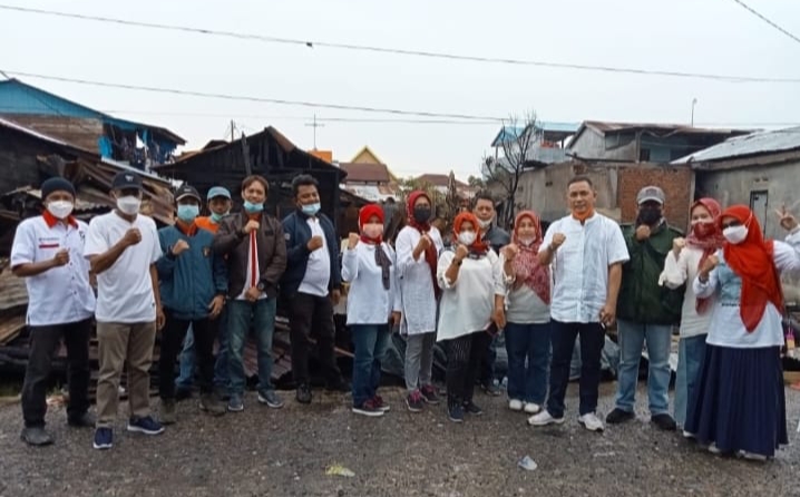 DPD Partai Perindo Tanjab Barat Salurkan Sembako dan Uang Tunai ke Korban Kebakaran