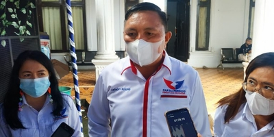 Partai Perindo Minut Bagikan Masker dan Hand Sanitizer ke Warga