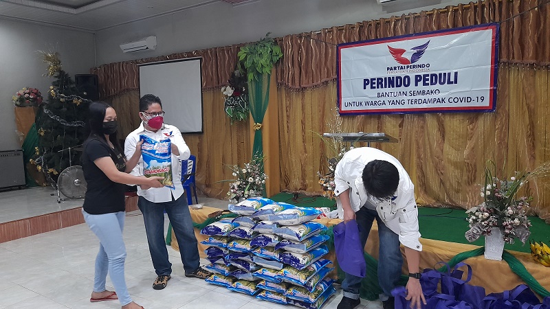 Gerkindo Bagikan Sembako ke Jamaat Gereja GSPDI Filadelfia Manado