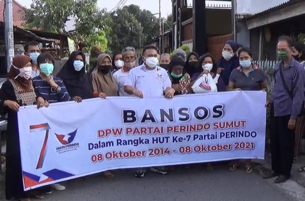 DPW Partai Perindo Sumut Blusukan Bagikan Sembako untuk Masyarakat