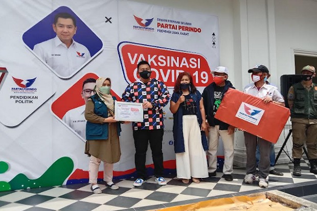 Vaksinasi Massal Partai Perindo Jabar Komit Bantu Pemerintah, Warga Happy Bawa Pulang Sembako