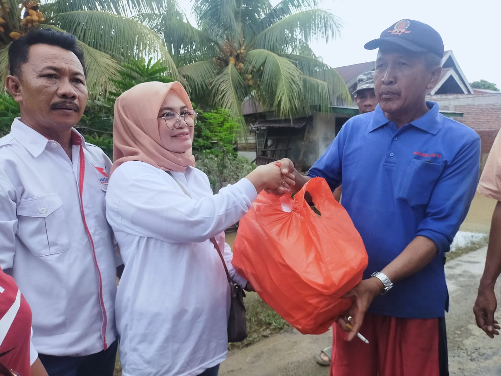 Terjun ke Lokasi Banjir, Partai Perindo Sebar Bantuan kepada Warga Bengkulu
