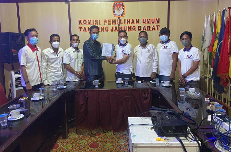 Partai Perindo Tanjab Barat Serahkan SK Kepengurusan ke KPU dan Kesbangpol
