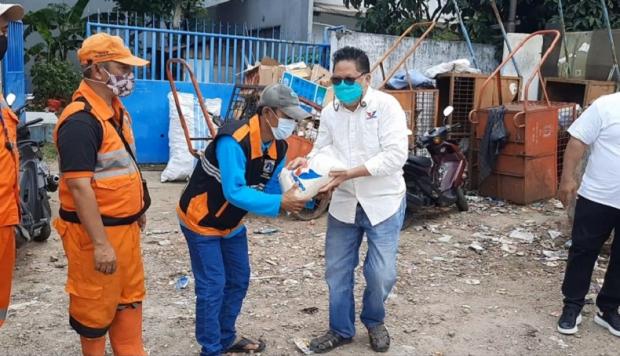Jelang HUT ke-7, Partai Perindo Salurkan Bantuan untuk Petugas PPSU di Kedoya