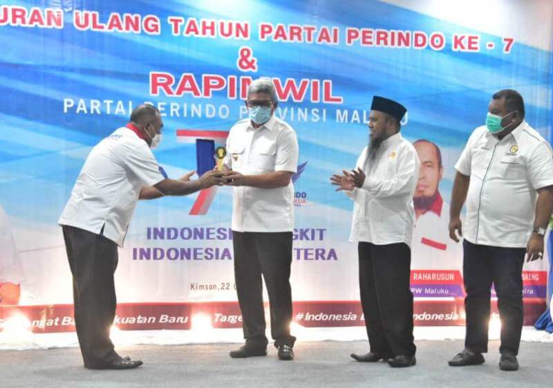  DPW Partai Perindo Maluku Anugerahi Thaher Hanubun Bapak Toleransi Maluku Tenggara