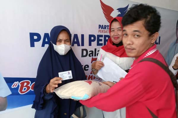 GRIND Perindo Jambi Salurkan Beras kepada Kaum Duafa