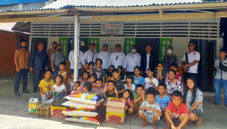 Partai Perindo Nias Selatan Bagikan Sembako Gratis dan Fogging di Permukiman Warga   