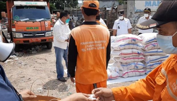 Terima Bantuan Sembako, Petugas PPSU: Partai Perindo Membantu Rakyat Kecil