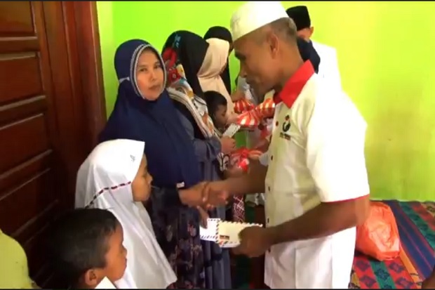 Rayakan HUT ke-7, Kader dan Pengurus Partai Perindo Madina Berbagi dengan Fakir Miskin