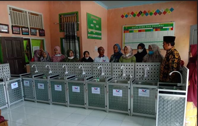 Bagikan Wastafel Anti-COVID-19 ke Sekolahan, DPD Partai Perindo Bungo Diapresiasi DPW Jambi