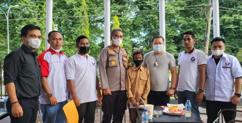 Terima Bantuan dari Ketua DPW Partai Perindo Jambi, Nabil Bocah Pemulung Viral Gembira