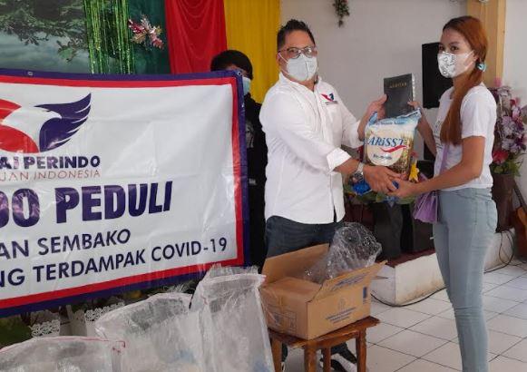 Gerkindo Bagikan Sembako dan Kitab Suci di GSPDI Minahasa Utara