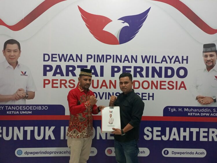 Ketua DPD Partai Perindo Abdya Serahkan Kelengkapan Struktur Kepengurusan ke Muharuddin