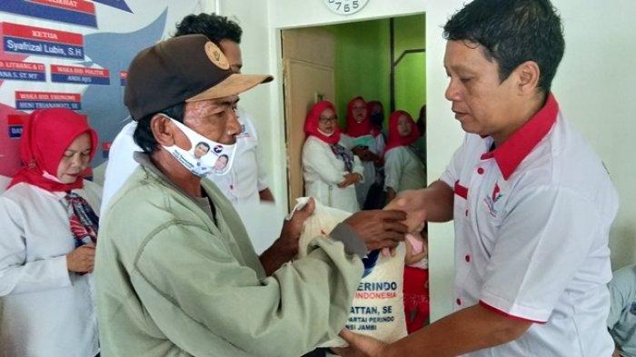  200 Karung Beras Diberikan Partai Perindo Tanjab Barat ke Masyarakat yang Membutuhkan