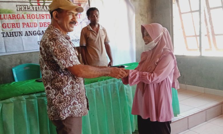 Salut! Anggota DPRD Sikka Asal Partai Perindo Lunasi Pajak PBB Warga di 4 Dusun
