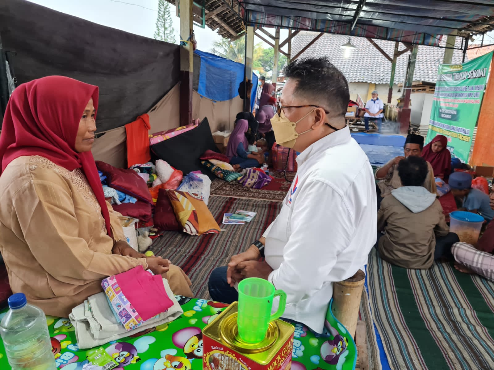 Bantu Evakuasi Pengungsi Semeru, Partai Perindo Hadir di Tengah Masyarakat Saat Bencana