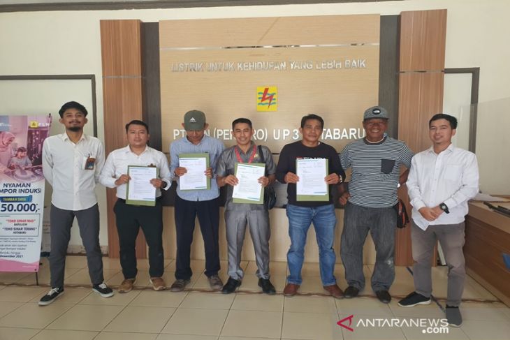Anggota Dewan Kotabaru Asal Partai Perindo Fasilitasi Pemasangan Listrik Warga Sakadoyan