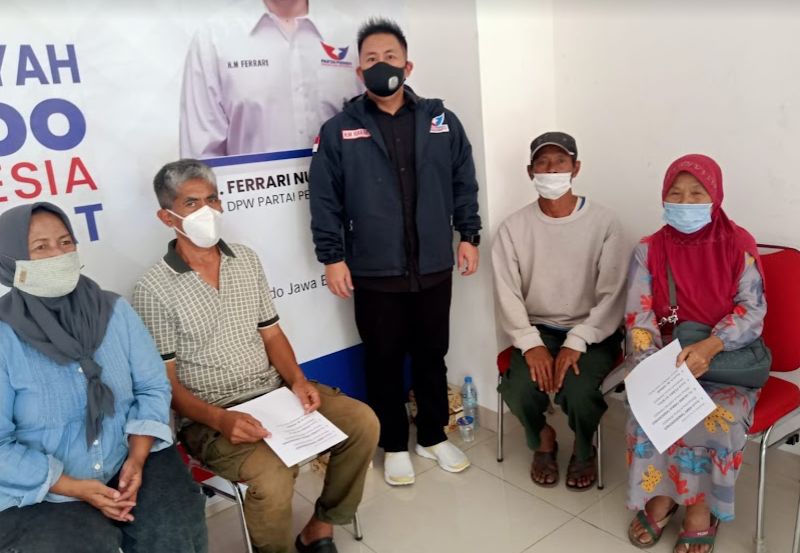 Bagikan Bantuan Modal Usaha-Gerobak, Ketua DPW Partai Perindo Jabar: Semoga Berkah