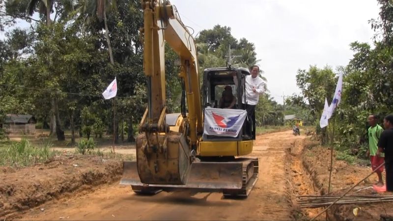 Gerak Cepat! DPW Partai Perindo Babel Perbaiki Jalan Rusak di Bangka