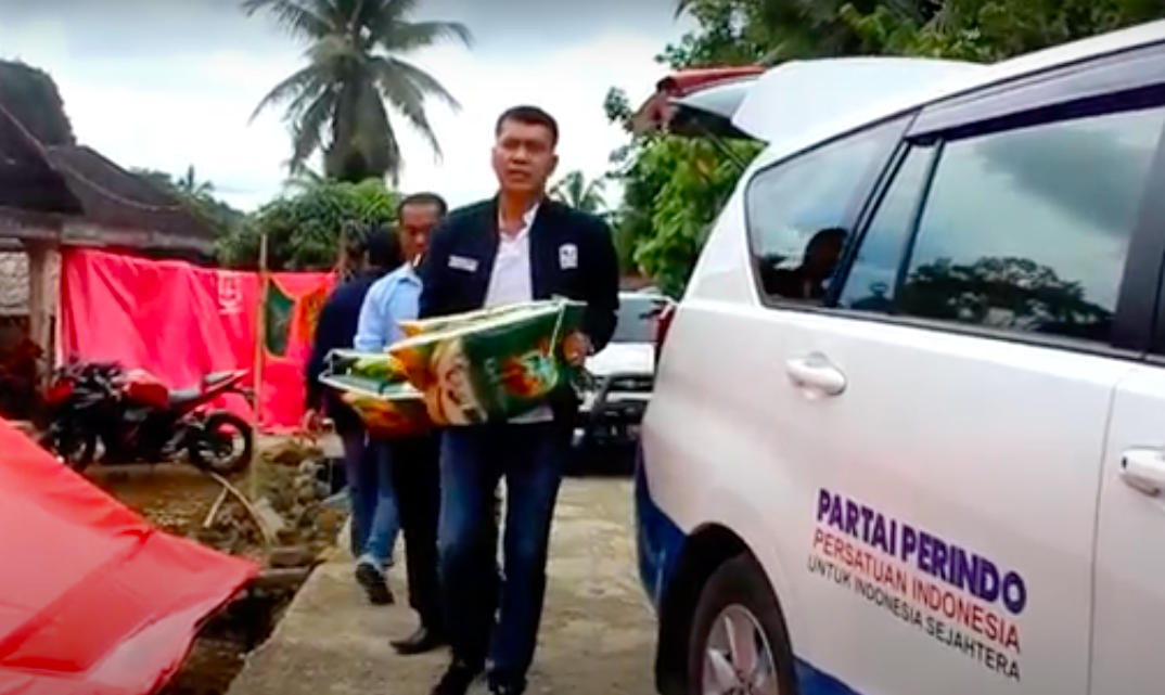 Antusiasnya Warga Korban Gempa Pasaman Barat saat Terima Bantuan dari Partai Perindo