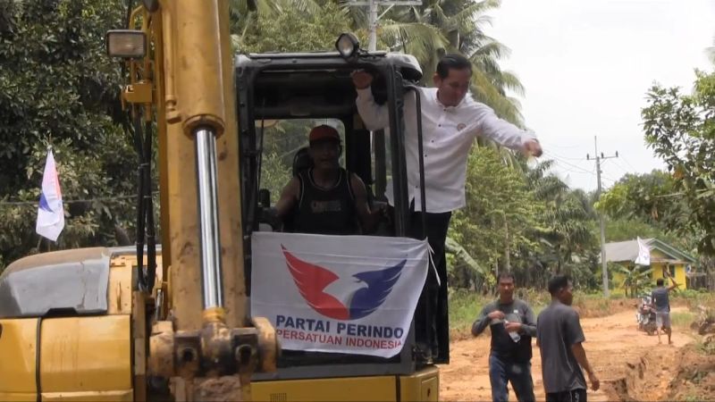 Perbaiki Jalan Rusak, Ketua DPW Partai Perindo Babel: Kami Tanggapi Langsung Keluhan Masyarakat