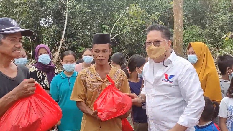 Partai Perindo Bagikan Ratusan Bantuan Paket Sembako kepada Korban Banjir Serang Banten