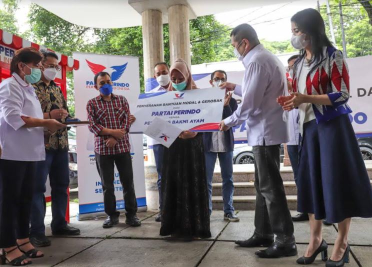 Warga Penerima Gerobak UMKM Partai Perindo: Terima Kasih yang Tidak Ada Batasnya