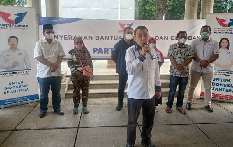 Bagikan Gerobak, Bukti Keseriusan Partai Perindo Bantu Ekonomi Kerakyatan