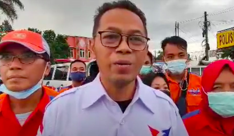 Berbagi Takjil ke Pemudik, Ketua Partai Perindo Serang Minta Kader Makin Semangat Bantu Masyarakat