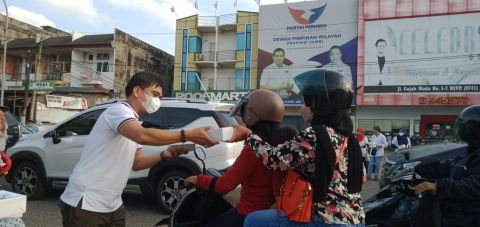 Berkah Ramadan, Partai Perindo Jambi Bagi-bagi Ribuan Takjil di 6 Lokasi