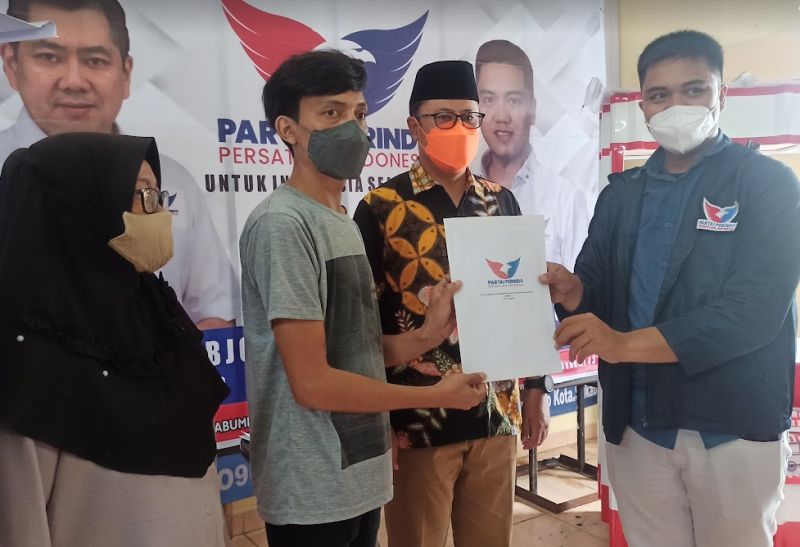 Dapat Gerobak Partai Perindo & Modal Usaha, Ginda Akhirnya Bisa Berjualan Setelah Terkena PHK