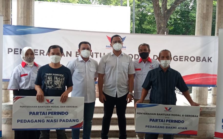 Bagikan Gerobak, Tama S Langkun: Partai Perindo Platform Partai yang Modern, Bersih & Sejahterakan Rakyat
