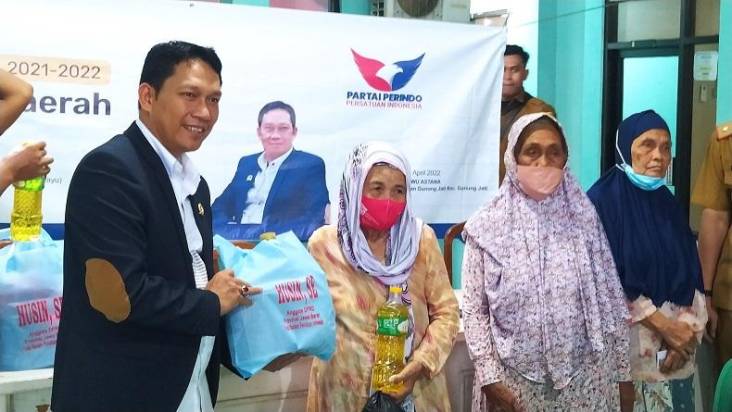 Politisi Partai Perindo Jabar Bagikan 2.000 Paket Sembako, Kades Astana: Terima Kasih Ini Sangat Membantu