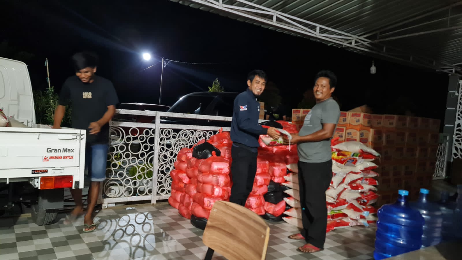 Sebar 2.000 Paket Sembako Ramadan, Politisi Partai Perindo Luwu: Semoga Membantu Masyarakat