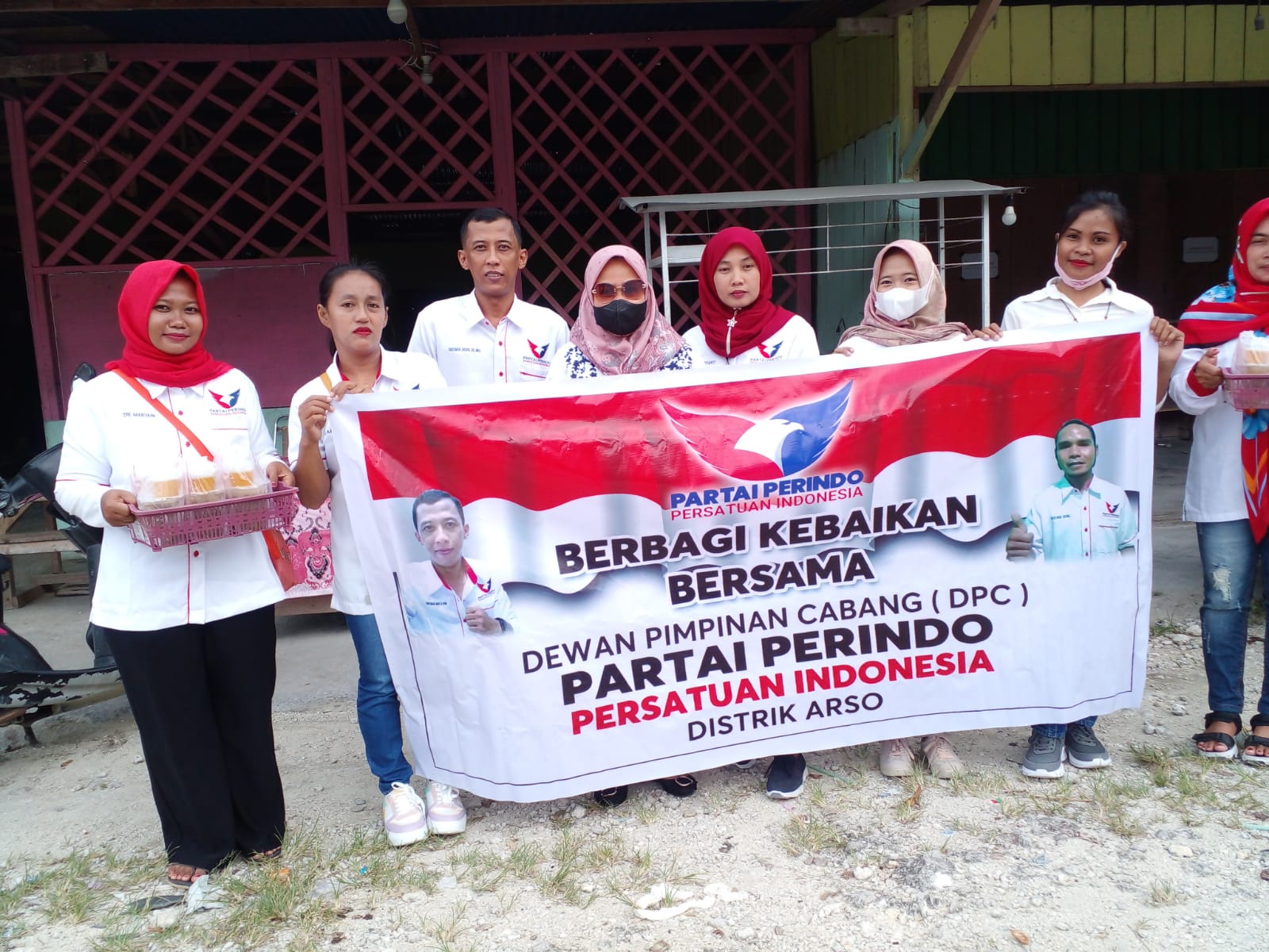 Bagikan Takjil di Distrik Arso, Papua, Partai Perindo Serius Bertekad Wujudkan Indonesia Sejahtera