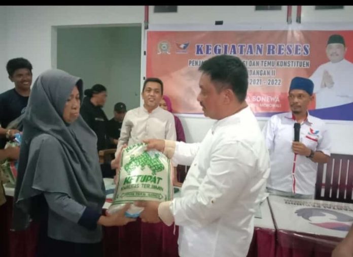 Reses, Legislator Partai Perindo Morowali Sebar 3 Ton Beras di 2 Desa