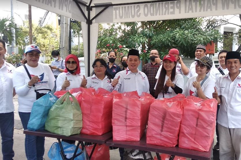 Partai Perindo Bagikan 1.000 Takjil di Titik Nol Kota Medan