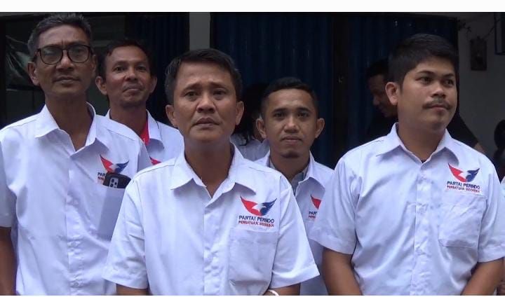 Partai Perindo Bagikan Takjil ke Ratusan Warga Medan