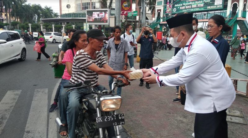 Pembagian Takjil Partai Perindo di Medan Konsisten Ringankan Beban Masyarakat Kecil