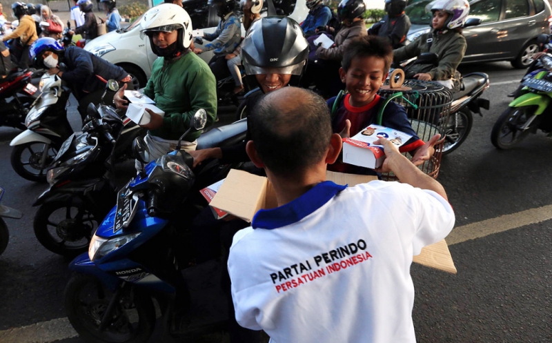 Program Berbagi Takjil Partai Perindo Medan Digelar hingga Akhir Ramadan
