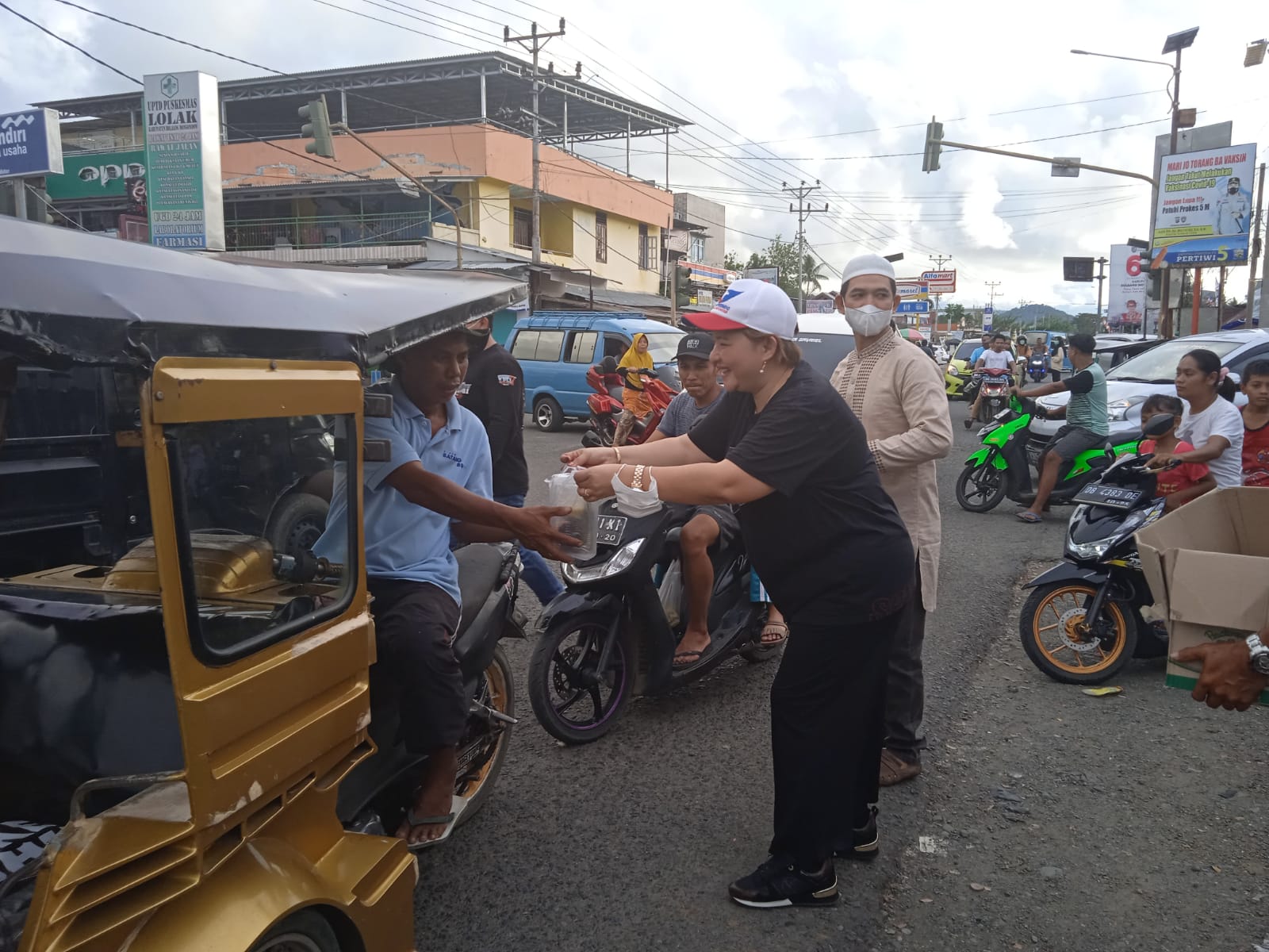 Partai Perindo Bagi-bagi Takjil di Lolak Bolaang Mongondow, Jaclyn Koloay: Indahnya Berbagi